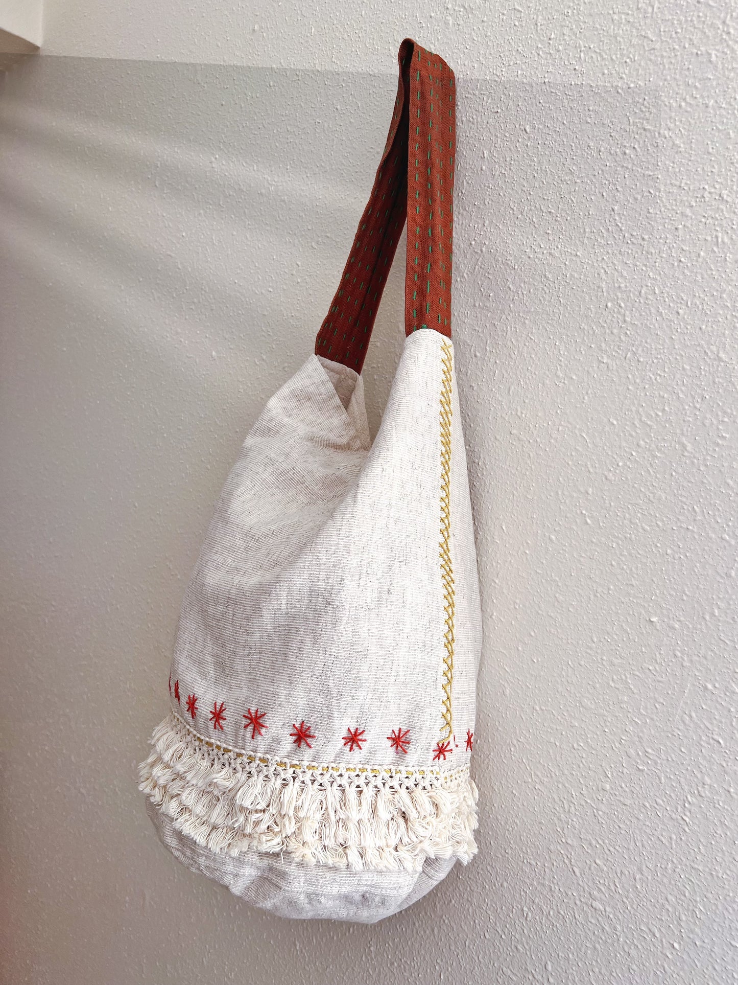 Handmade bag | Small Wristbag | Hand Stitching | Round bag