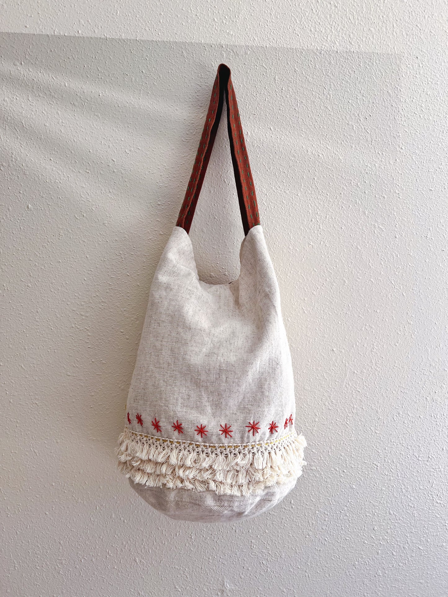 Handmade bag | Small Wristbag | Hand Stitching | Round bag
