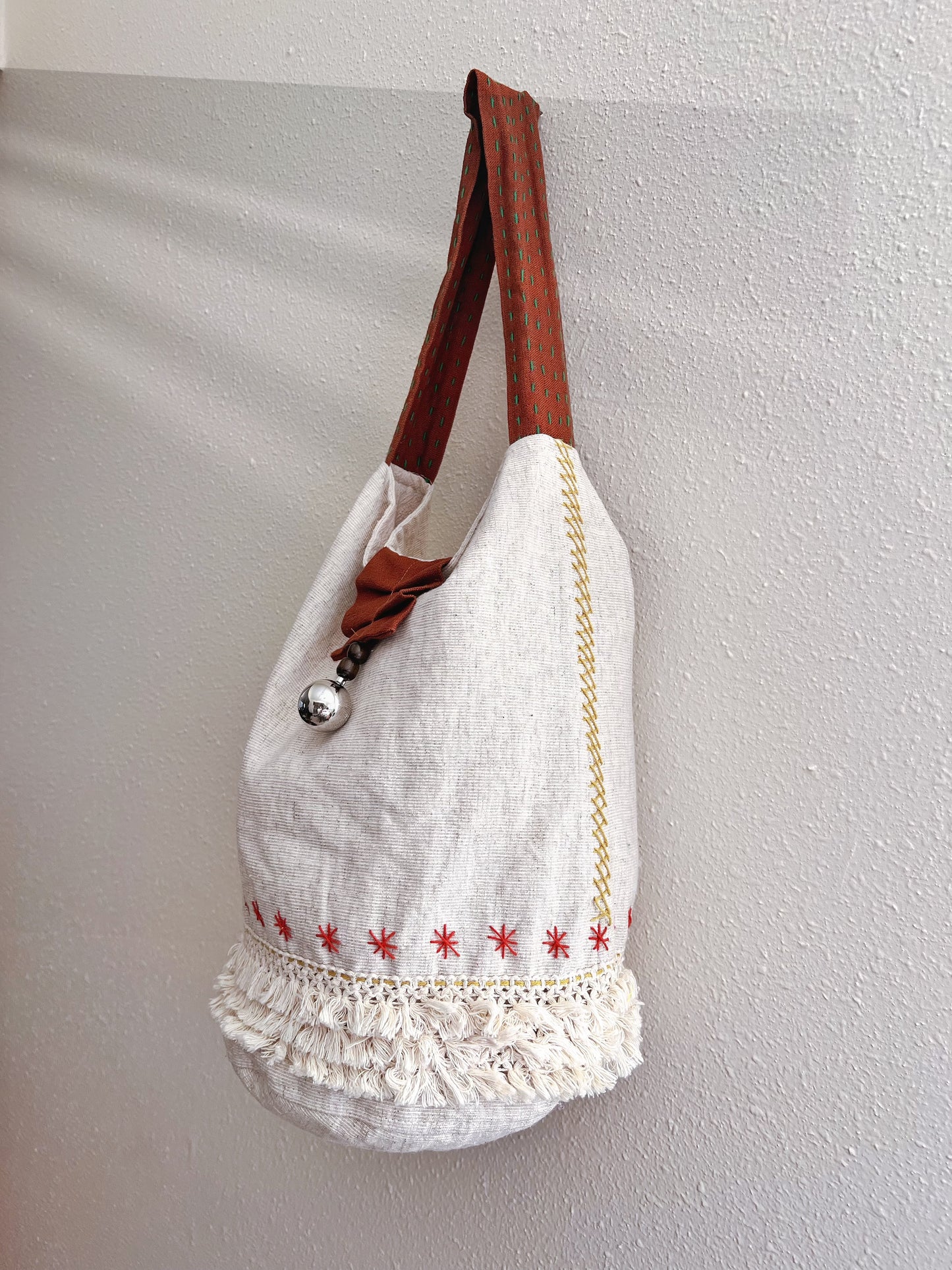 Handmade bag | Small Wristbag | Hand Stitching | Round bag