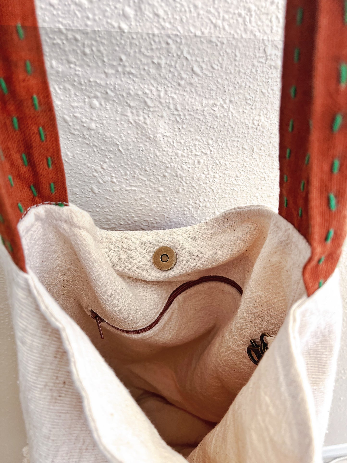 Handmade bag | Small Wristbag | Hand Stitching | Round bag